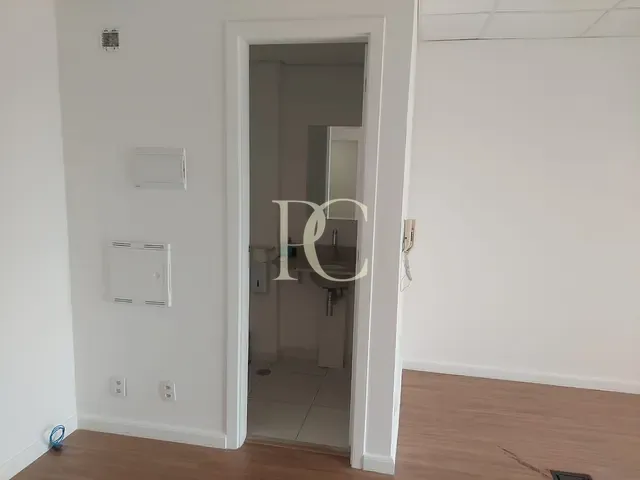 Sala com 30m², para alugar, no bairro Santo Amaro em São Paulo