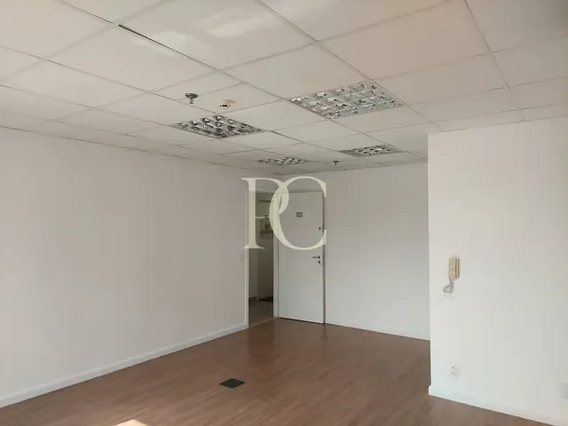 Sala com 30m², para alugar, no bairro Santo Amaro em São Paulo
