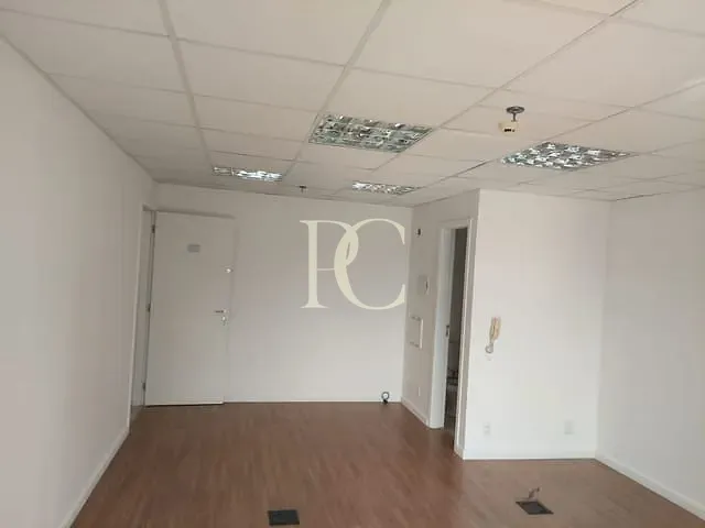 Sala com 30m², para alugar, no bairro Santo Amaro em São Paulo