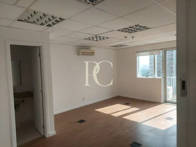 Sala com 30m², para alugar, no bairro Santo Amaro em São Paulo