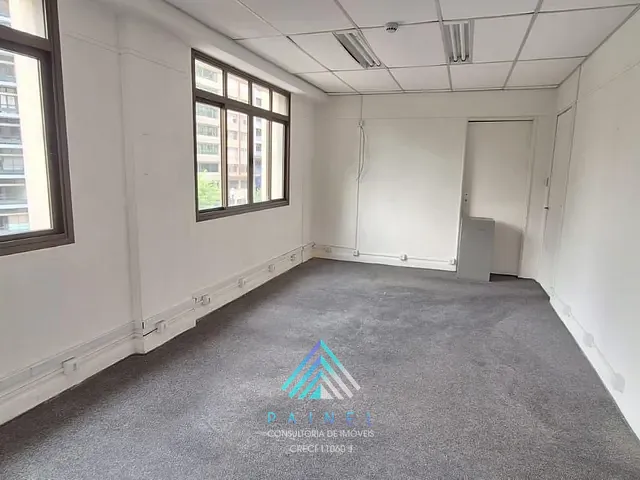 Sala para alugar, no bairro República em São Paulo