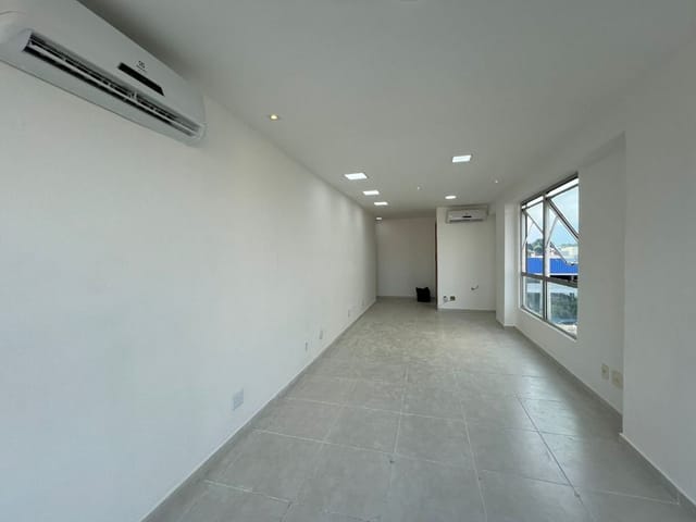 Sala à venda, no bairro Campo Grande em Rio de Janeiro