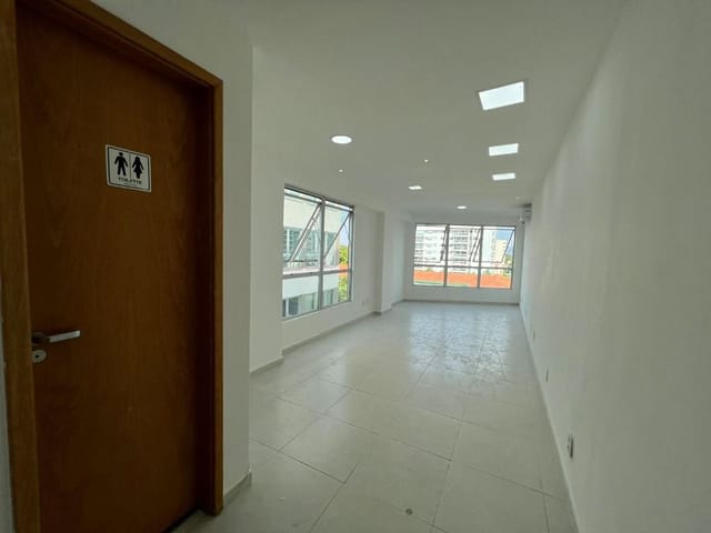Sala à venda, no bairro Campo Grande em Rio de Janeiro