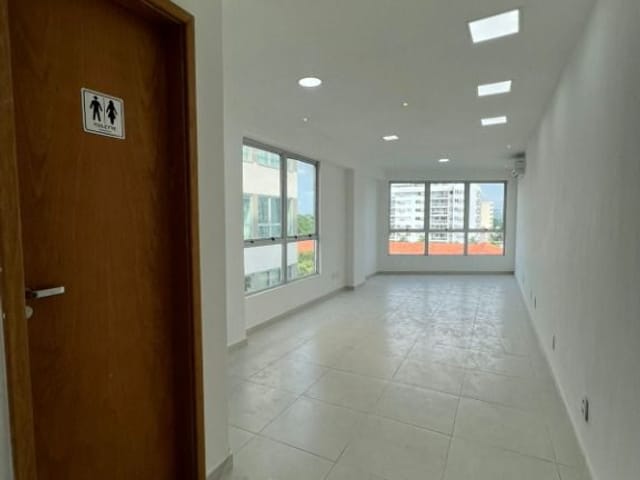 Sala à venda, no bairro Campo Grande em Rio de Janeiro