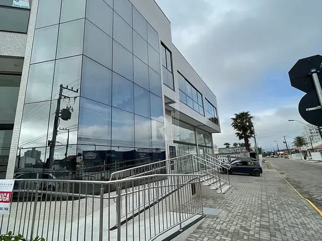 Sala com 63m², para alugar, no bairro Centro em Tijucas