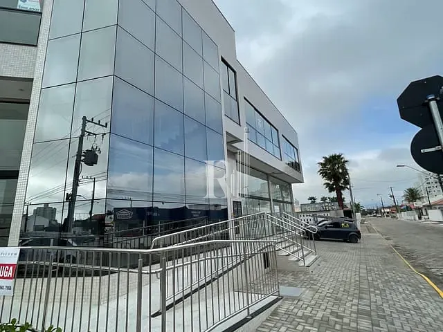 Sala com 63m², para alugar, no bairro Centro em Tijucas