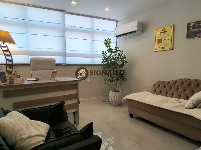 Sala à venda, no bairro Passagem em Cabo Frio