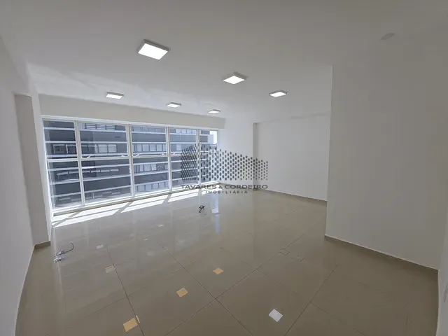 Sala com 52m², para alugar, no bairro Batel em Curitiba
