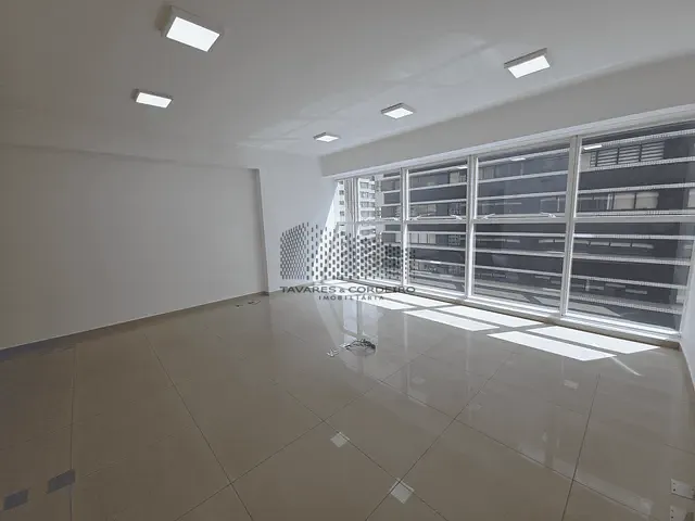 Sala com 52m², para alugar, no bairro Batel em Curitiba