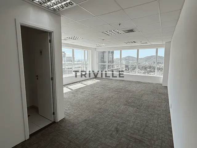 Sala para alugar, no bairro Dezoito do Forte Empresarial/Alphaville. em Barueri