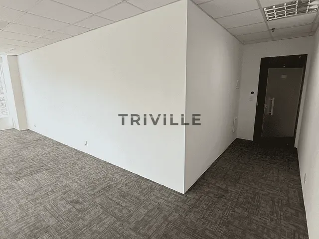Sala para alugar, no bairro Dezoito do Forte Empresarial/Alphaville. em Barueri