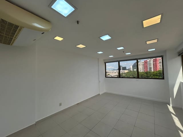 Sala à venda, no bairro Barra da Tijuca em Rio de Janeiro