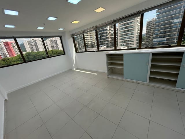 Sala à venda, no bairro Barra da Tijuca em Rio de Janeiro