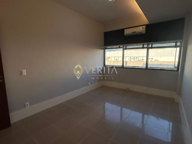 Sala à venda, no bairro Barra da Tijuca em Rio de Janeiro