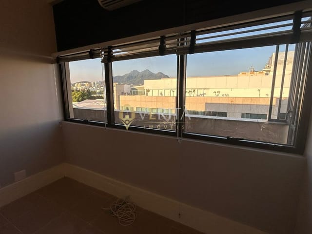 Sala à venda, no bairro Barra da Tijuca em Rio de Janeiro