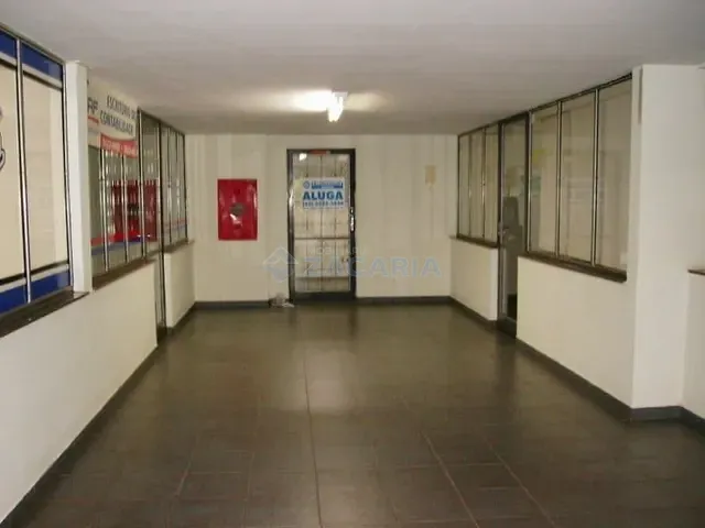 Sala à venda ou para alugar, no bairro Centro em Apucarana