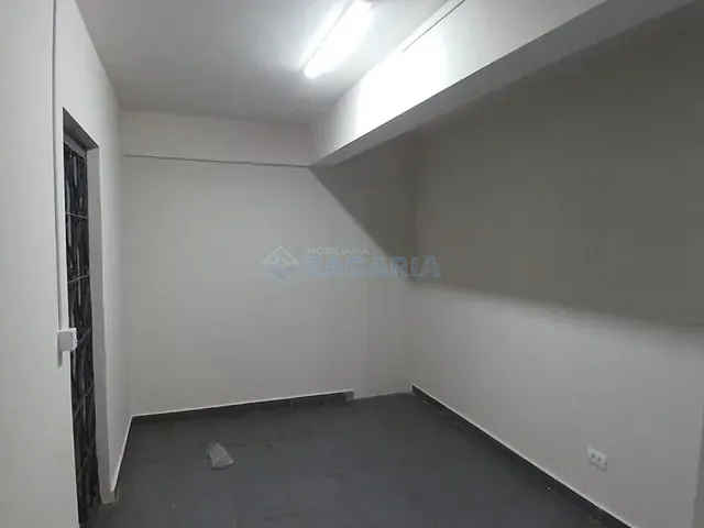 Sala à venda ou para alugar, no bairro Centro em Apucarana