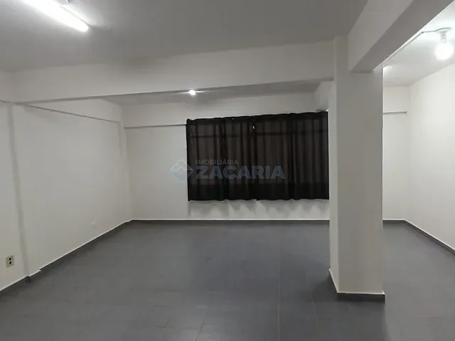 Sala à venda ou para alugar, no bairro Centro em Apucarana