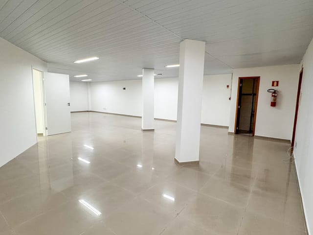 Sala para alugar, no bairro Paineiras em Juiz de Fora