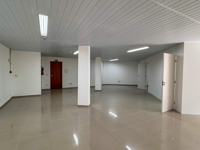 Sala para alugar, no bairro Paineiras em Juiz de Fora