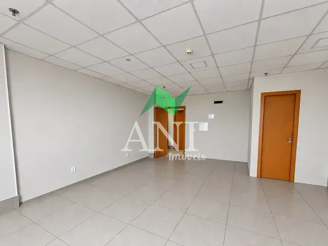 Sala com 25m², para alugar, no bairro Nova Suiça em Goiânia