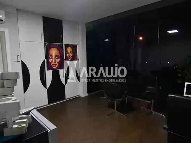 Sala com 345m², à venda, no bairro Centro em Itajaí