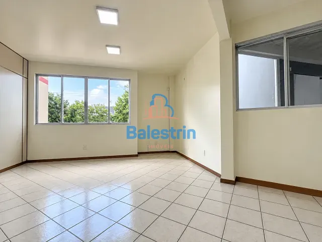 Sala com 102m², à venda, no bairro Centro em Fraiburgo