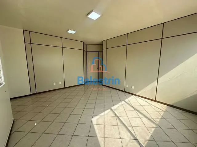 Sala com 102m², à venda, no bairro Centro em Fraiburgo
