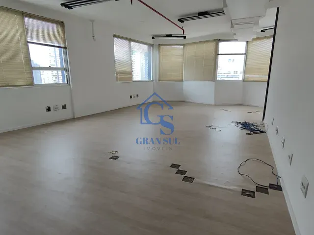 Sala para alugar, no bairro Vila Madalena em São Paulo