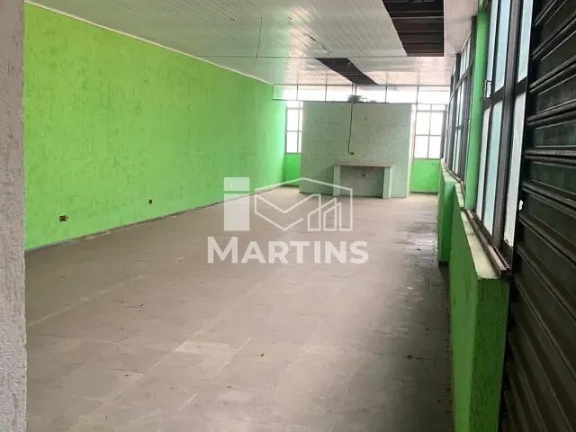 Sala à venda ou para alugar, no bairro Vila Iasi em Taboão da Serra