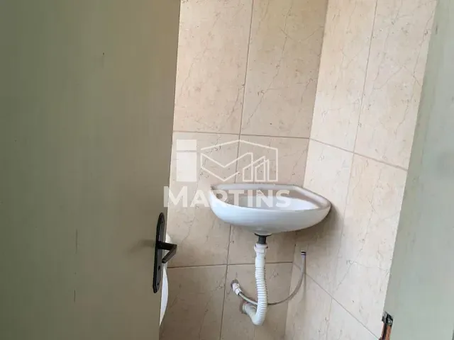 Sala para alugar, no bairro Vila Iasi em Taboão da Serra