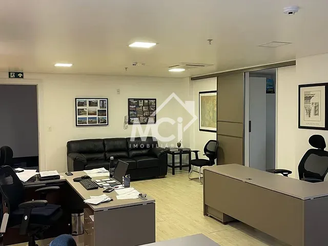 Sala com 67m², à venda, no bairro Centro em Pelotas