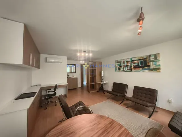 Sala à venda, no bairro Quarteirão Brasileiro em Petrópolis