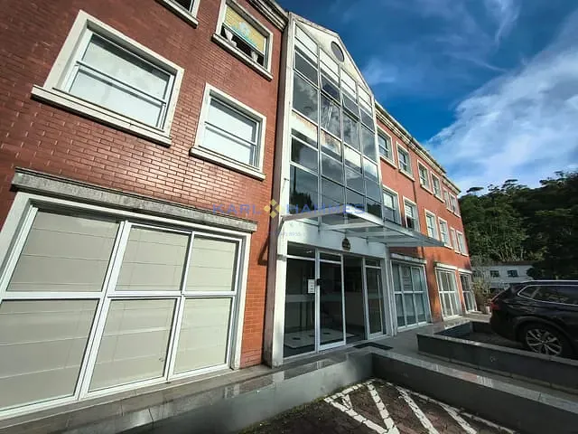 Sala à venda, no bairro Quarteirão Brasileiro em Petrópolis