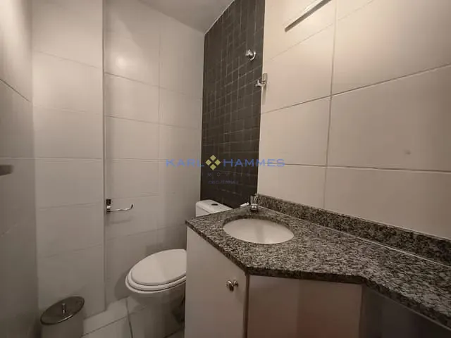 Sala à venda, no bairro Quarteirão Brasileiro em Petrópolis