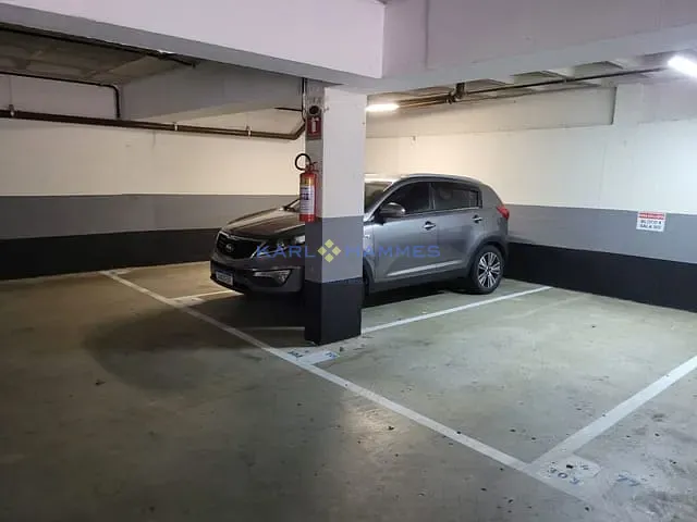 Sala à venda, no bairro Quarteirão Brasileiro em Petrópolis