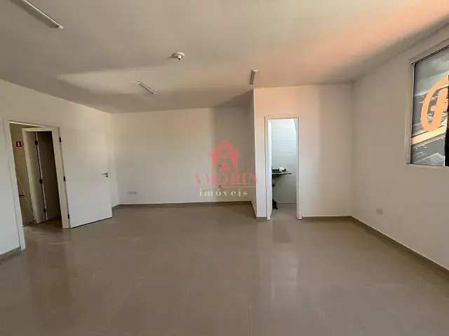 Sala com 38m², para alugar, no bairro Fazendinha em Curitiba