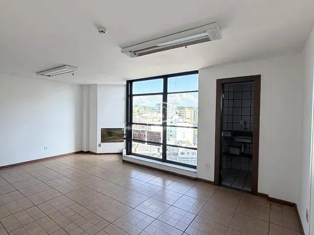 Sala com 67m², à venda, no bairro Jardim Tropical em Resende