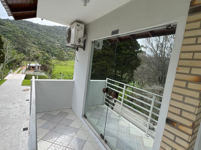 Sala com 20m², para alugar, no bairro São João do Rio Vermelho em Florianópolis