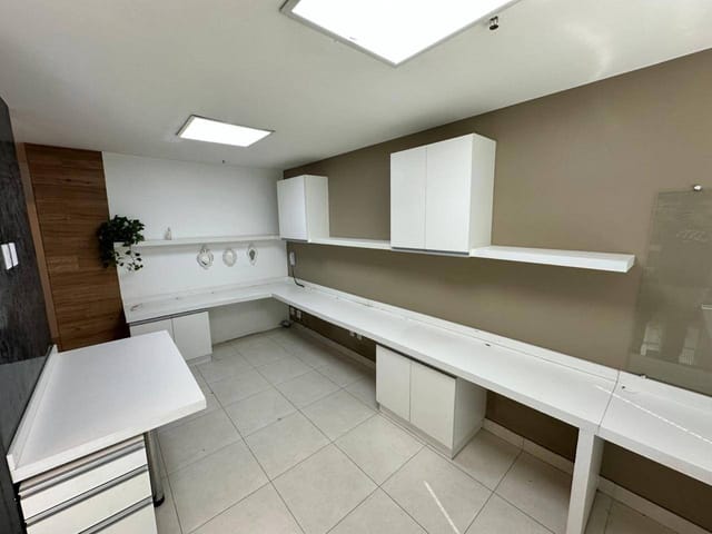 Sala para alugar, no bairro Jardim Goiás em Goiânia