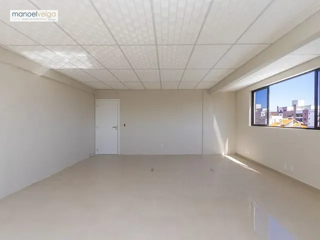 Sala com 34m², para alugar, no bairro Guabirotuba em Curitiba