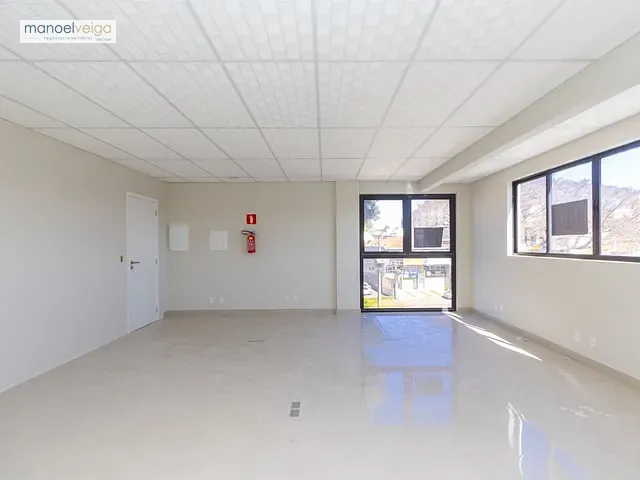 Sala com 34m², para alugar, no bairro Guabirotuba em Curitiba