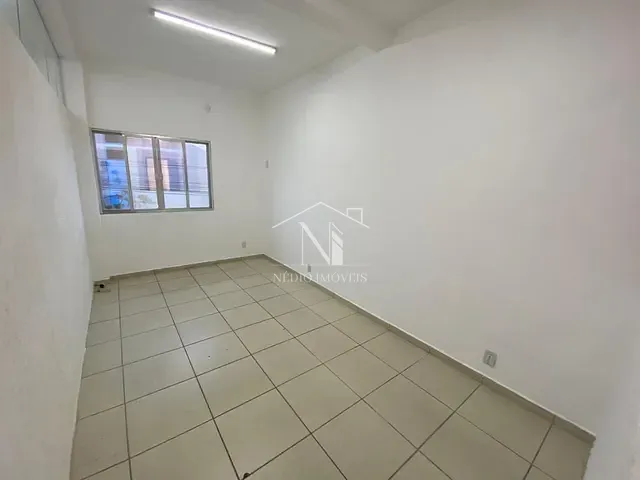 Sala para alugar, no bairro Jacaroá em Maricá