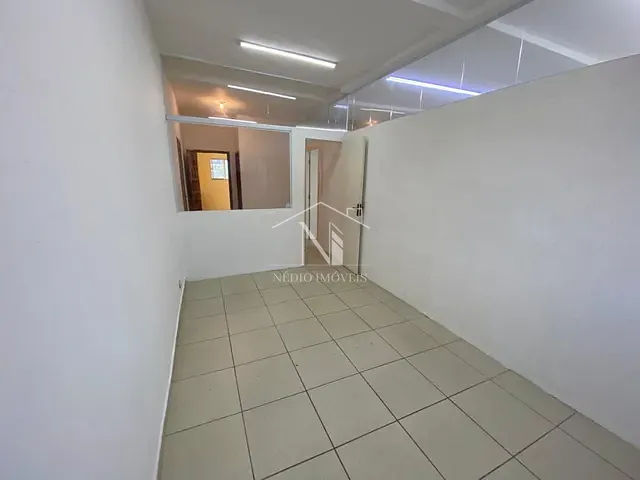Sala para alugar, no bairro Jacaroá em Maricá
