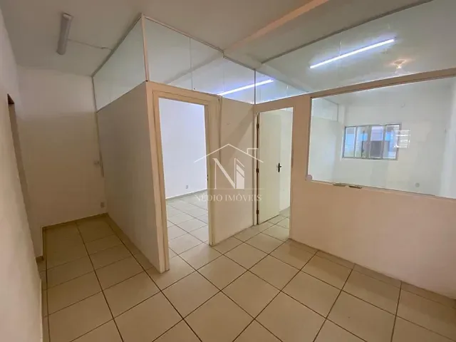 Sala para alugar, no bairro Jacaroá em Maricá