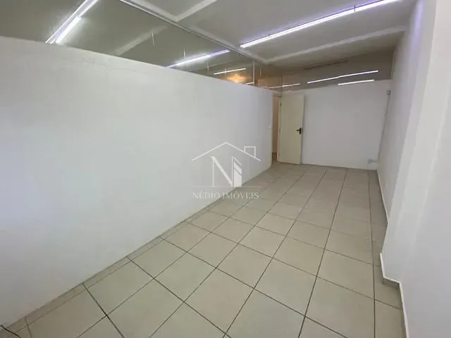 Sala para alugar, no bairro Jacaroá em Maricá
