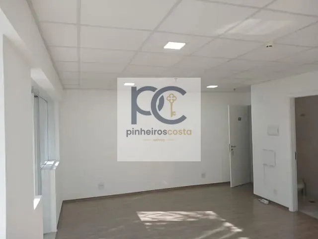 Sala para alugar, no bairro Santo Amaro em São Paulo