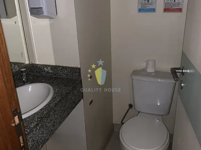 Sala à venda ou para alugar, no bairro Centro em Rio de Janeiro