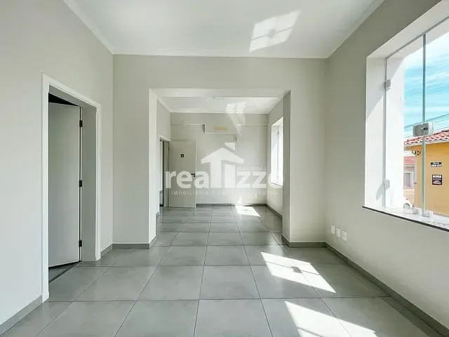 Sala com 22m² 1 quarto e 1 banheiro, para alugar, no bairro Centro em Itapira