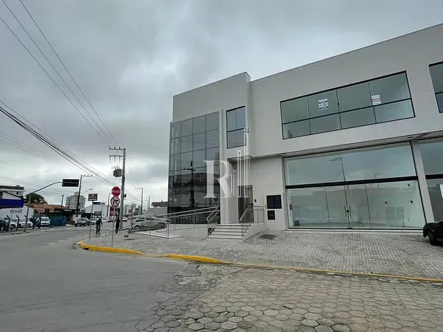 Sala com 56m², para alugar, no bairro Centro em Tijucas